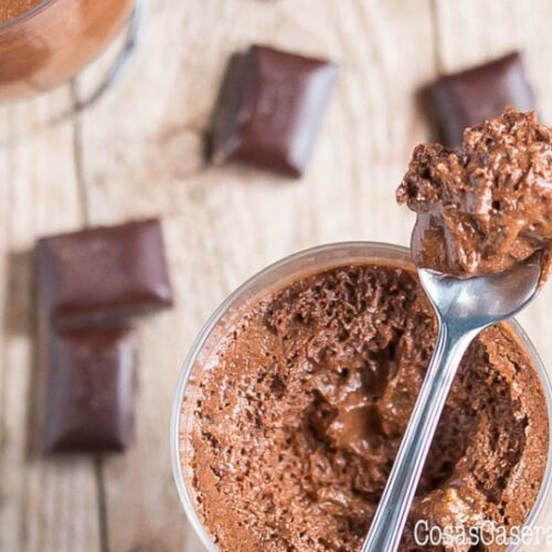 Probé dos recetas de mousse de chocolate fácil de hacer hechos con solo 2 ingredientes; una se ha convertido en una receta favorita en casa.