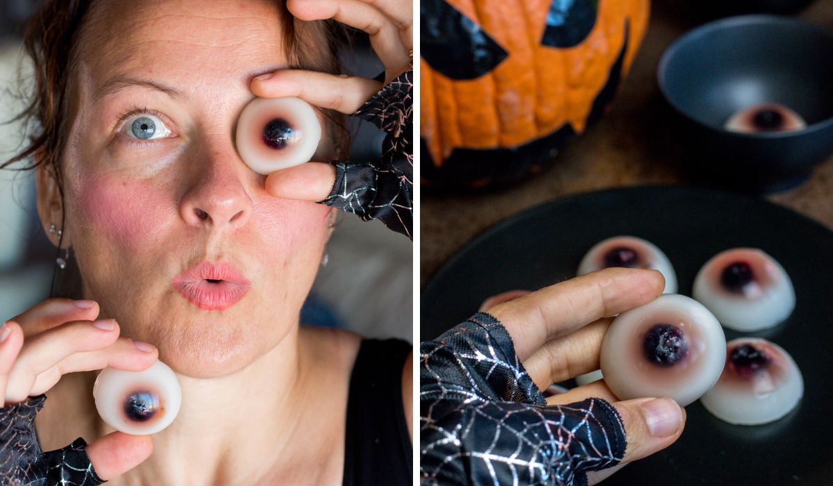 Mujer jugando con unos ojos de gelatina caseros para Halloween, junto a un primer plano de una gominola hecha con leche de coco, zumo de frutas y un arándano como pupila.