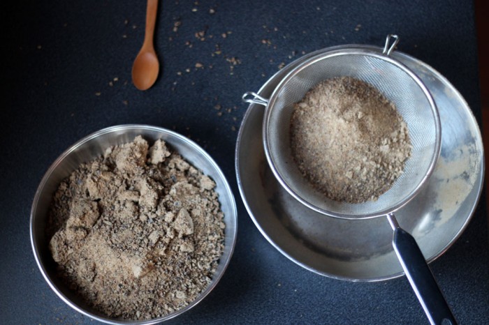 Como hacer harina de algarroba