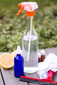 Los aceites esenciales tienen propiedades antimicrobianas, antifúngicas y antisépticos que los hacen ideales para hacer un desinfectante casero. Hablamos de los mejores para la limpieza del hogar y compartimos recetas de desinfectantes caseros.