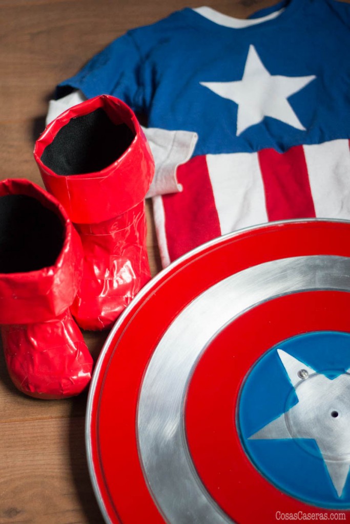 Ningún disfraz de Capitán América sería completo sin el escudo. Os enseño hacer escudos de Capitán América, usando 2 métodos distintos.