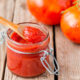 Conserva los tomates de la huerta con una pasta de tomate casera fácil, o salsa de tomate concentrada, que se puede hacer en la encimera, en el horno o en una olla de cocción lenta.