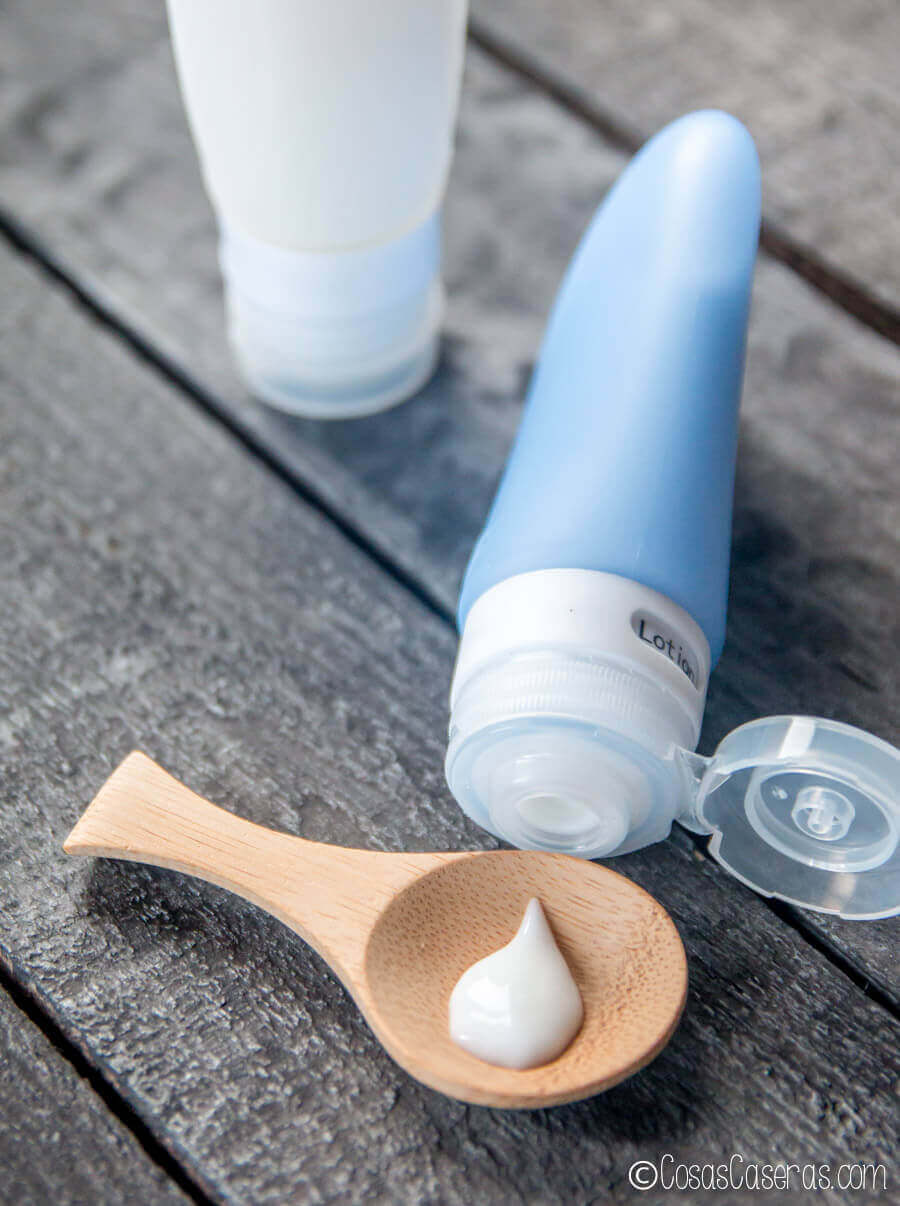 Hacer una crema hidratante casera básica es fácil. Una vez que aprendas los conceptos básicos, podrás formular tus propias recetas y personalizarlas para tu tipo de piel.